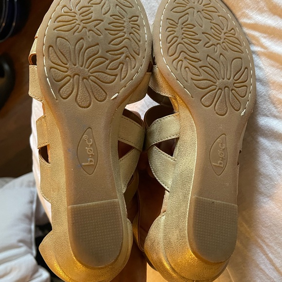 EUC Born BOC Womens Searing Sandals Gold Leather Strappy Sz 8 - Picture 4 of 7